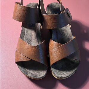 💁‍♀️WOMENS 👡Natural Reflections Brown Cross-Strap Sandals with Ankle Buckle